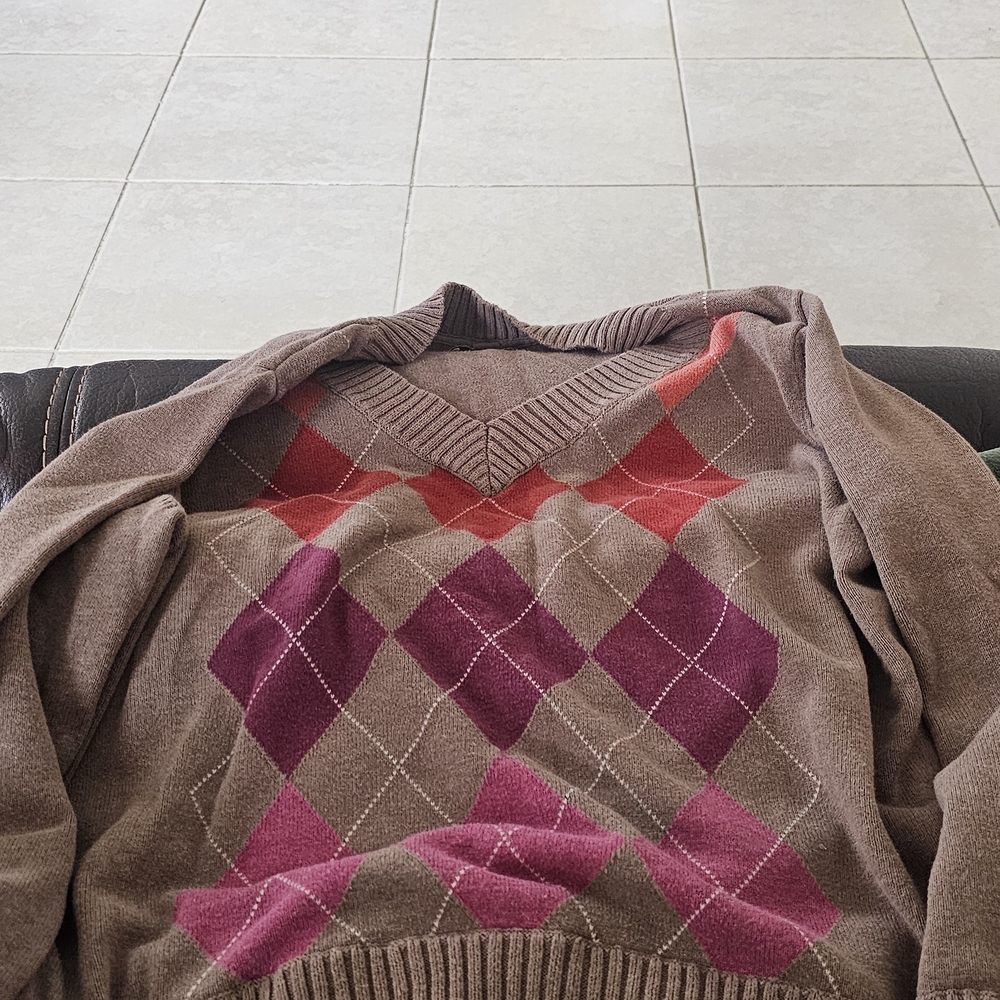 Elegant V-Neck Argyle Sweater in Brown and Pink